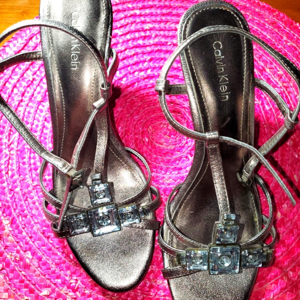 Calvin Klein 7.5 M Callison Grey/Silver Open Toe Wedge Shoes with rhinestones